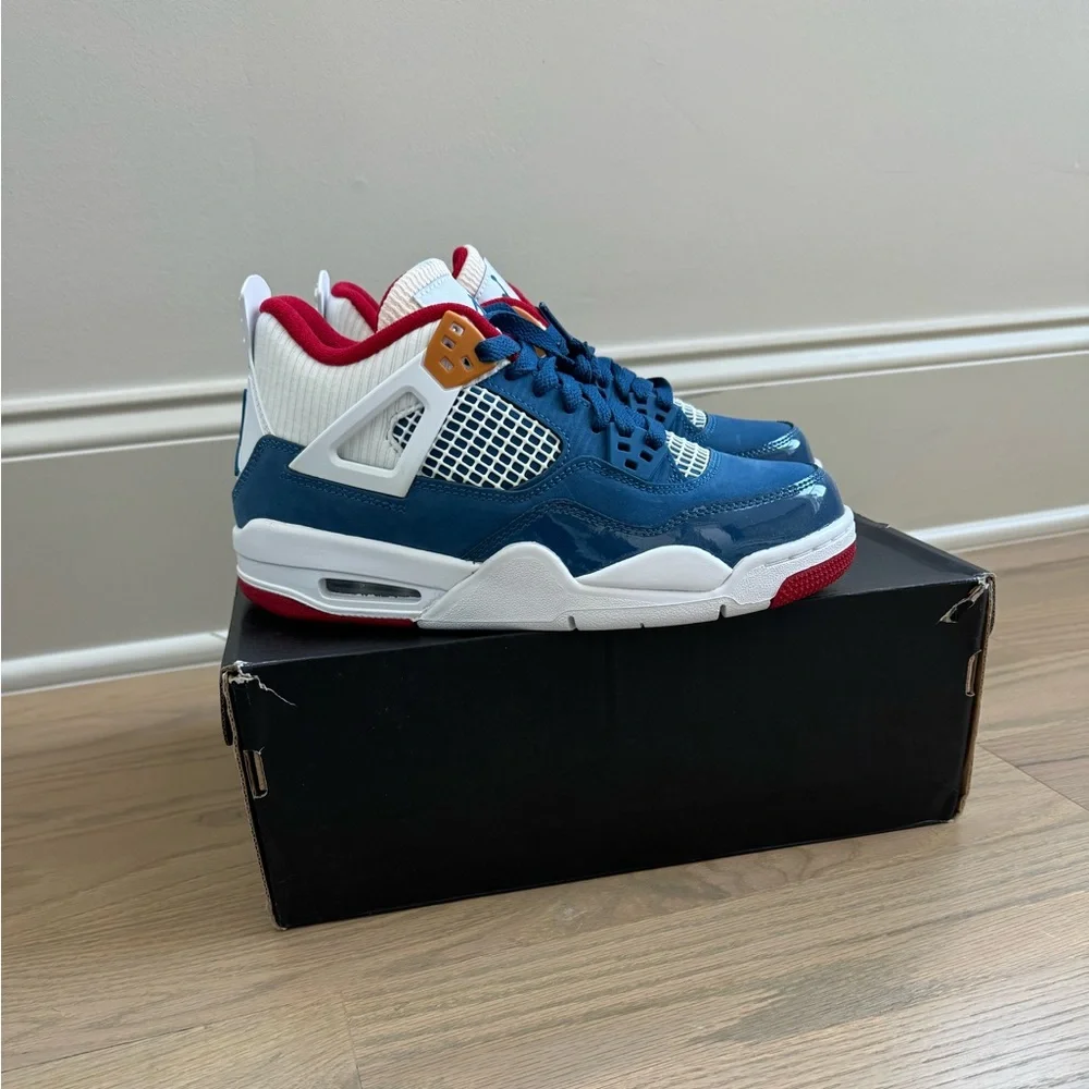 Brand new Grade school Jordan 4 MESSY ROOM w/extra laces and OG BOX - Picture 2 of 11